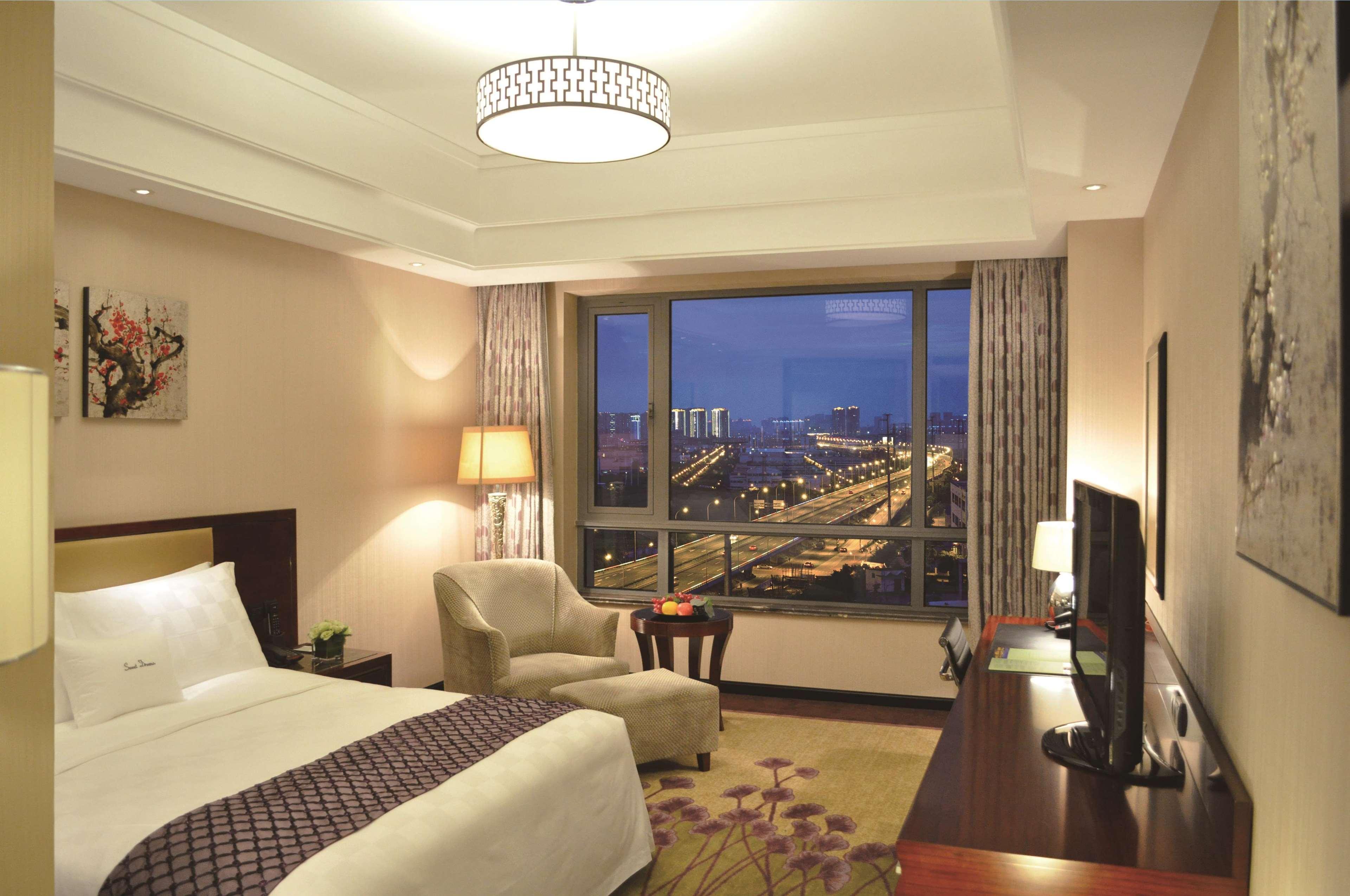 Doubletree By Hilton Wuxi Hotel Уси Стая снимка